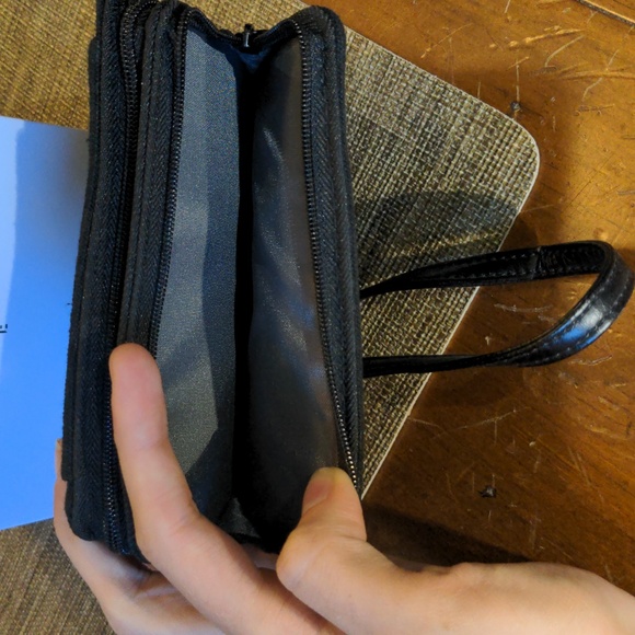 Thirty-One Wristlet/Wallet - Picture 5 of 6